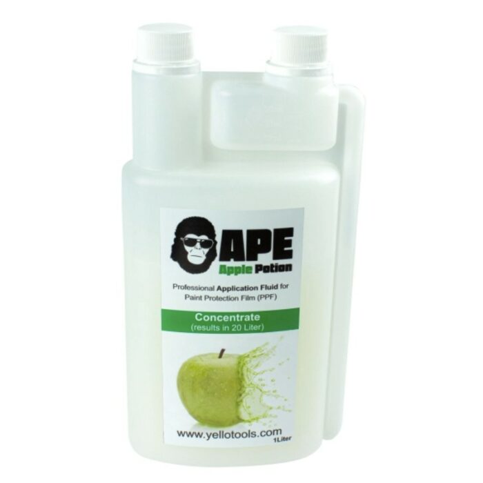 Une bouteille transparente d'un litre d'APE ApplePotion, dotée d'un bouchon noir et d'une image d'une pomme verte, est étiquetée « Fluide d'application professionnel pour film de protection de peinture (PPF) ». Ce concentré est conçu pour créer 20 litres de solution. - Tekalab