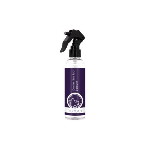 Doté d'un design élégant violet et blanc, le flacon pulvérisateur de Nanolex Cabriolet Top Sealant est équipé d'une buse de pulvérisation à gâchette noire. Sa partie inférieure est joliment ornée d'un élégant logo en forme de fleur de lotus, alliant à la fois style et fonctionnalité. - Tekalab