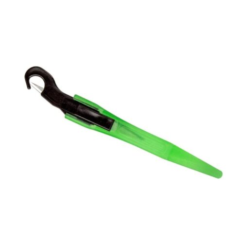 Le coupe-vinyle WrapDefender pour l'emballage de voiture est doté d'une extrémité noire élégante en forme de crochet conçue pour éliminer efficacement les tiques. - Tekalab