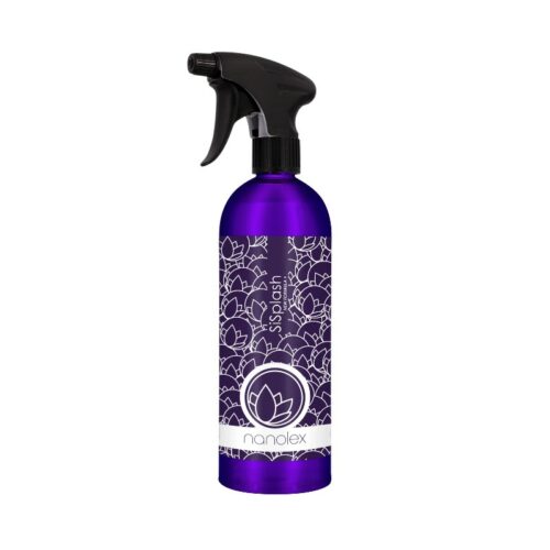 Le vaporisateur Sisplash violet est doté d'une buse à gâchette noire élégante et est orné d'un motif floral aux contours blancs. Son look sophistiqué est complété par un logo en fleur de lotus en blanc à la base. - Tekalab