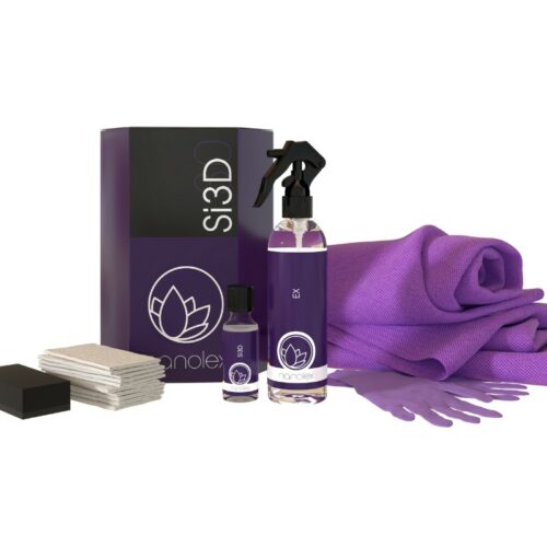 Présentation du Si3D SET, un kit d'entretien automobile complet comprenant un vaporisateur, un flacon plus petit contenant Nanolex Si3D, des chiffons de nettoyage, des gants et une boîte, chacun orné d'élégantes teintes violettes. Les flacons et la boîte sont tous deux ornés d'un logo floral pour plus de style. - Tekalab