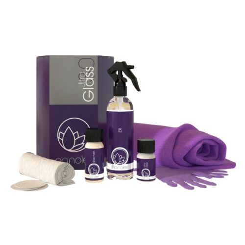 Le kit Nanolex Ultra Glass comprend un kit de nettoyage avec un vaporisateur, deux petits flacons et un récipient cylindrique. Il comprend une boîte violette étiquetée « Glass », accompagnée de deux chiffons violets, de deux tampons circulaires et d'un rouleau de tissu blanc pour un entretien approfondi. - Tekalab