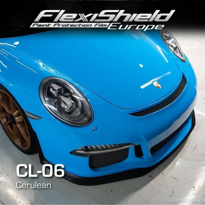 Dans cette publicité pour FLEXISHIELD Cosmétique PPF CL-06 Cerulean, une voiture de sport bleue avec des jantes en bronze et un design élégant met en valeur la durabilité du film de protection de la peinture. La voiture est exposée sur un sol intérieur lumineux, soulignant son attrait cosmétique. - Tekalab