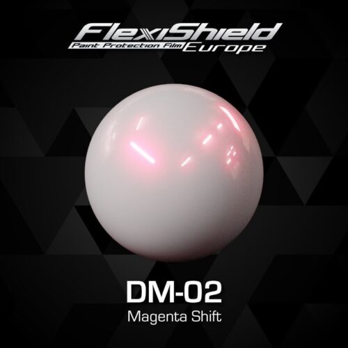 Une sphère brillante et réfléchissante de teinte magenta se détache sur un fond noir géométrique. Le texte indique FLEXISHIELD Cosmétique PPF DM-02 Magenta Shift, soulignant sa technologie distinctive de décalage magenta. - Tekalab