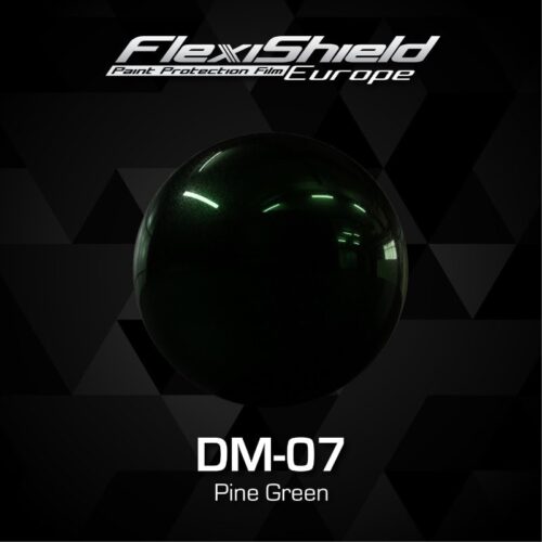 Une sphère vert foncé, d'un vert profond et forestier, est centrée sur un fond géométrique noir. Ci-dessus, le texte indique FLEXISHIELD Paint Protection Film Europe. Ci-dessous, il est écrit Le FLEXISHIELD Cosmétique PPF DM-07 Pine Green, dévoilant des nuances vibrantes et naturelles. - Tekalab