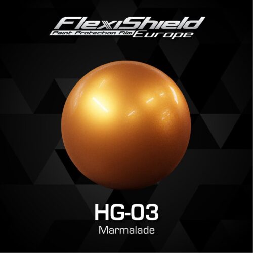 Un objet sphérique brillant aux reflets subtils d'une couleur marmelade orange sur un fond géométrique sombre. Texte : Le film FLEXISHIELD Cosmétique PPF HG-03 MARMALADE révèle une teinte orange chaude et lumineuse, évoquant l'apparence d'une délicieuse marmelade de mandarine. - Tekalab