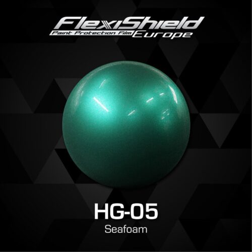 Une sphère verte métallique étiquetée « HG-05 Seafoam » scintille dans des tons bleu-vert sur un fond géométrique sombre. Le texte ci-dessus indique « FLEXISHIELD Cosmétique PPF Europe », offrant un véritable délice visuel. - Tekalab