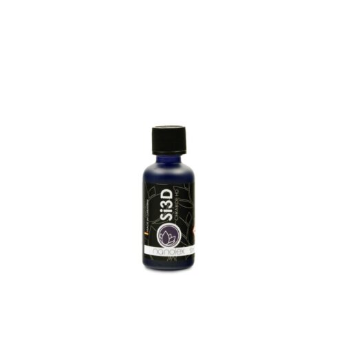 Un petit flacon bleu de 50 ml avec un bouchon noir, étiqueté « Si3D Cerabide HD Bundle » de Nanolex, est présenté sur un fond blanc. Létiquette affiche un logo en forme de feuille et comporte du texte en violet et blanc. - Tekalab