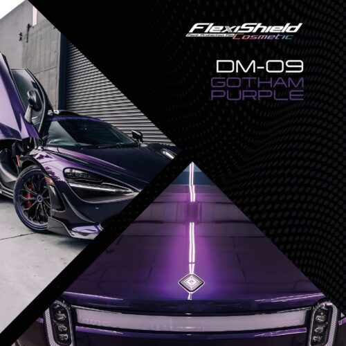 Une voiture de sport de luxe avec une porte ouverte, revêtue de « Gotham Purple », est rehaussée par le FLEXISHIELD Cosmétique PPF TP-04 Moon Beam 2.0. Limage est divisée en diagonale, mettant en valeur la vue de face dans la partie inférieure avec le texte de marque en gras « FLEXISHIELD » affiché en évidence. - Tekalab
