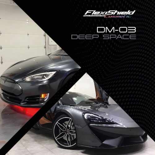 Image en diagonale de deux voitures de luxe. En haut à gauche : une voiture peinte en noir dans un garage. En bas à droite : une voiture de sport élégante et futuriste. Le texte « FLEXISHIELD Cosmétique PPF TP-04 Moon Beam 2.0 » est inscrit sur un fond noir texturé, mettant en valeur la protection PPF haut de gamme. - Tekalab