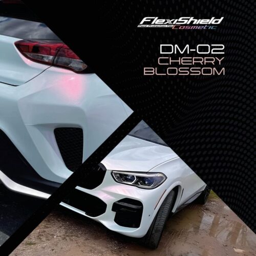 Gros plan dune voiture blanche au design sportif, en partie dissimulée par un motif en maille noire. Le texte « FLEXISHIELD Cosmétique PPF TP-04 Moon Beam 2.0 » est écrit dans des polices futuristes, soulignant son allure innovante proche de lélégance de Cherry Blossom. - Tekalab