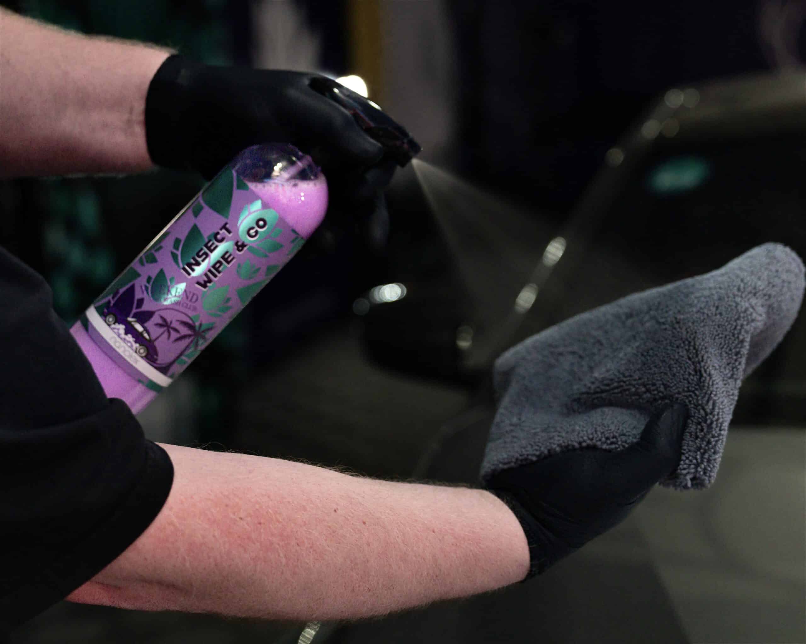 Retrait d’insectes sur une carrosserie avec Nanolex WCWC Insect Wipe and Go